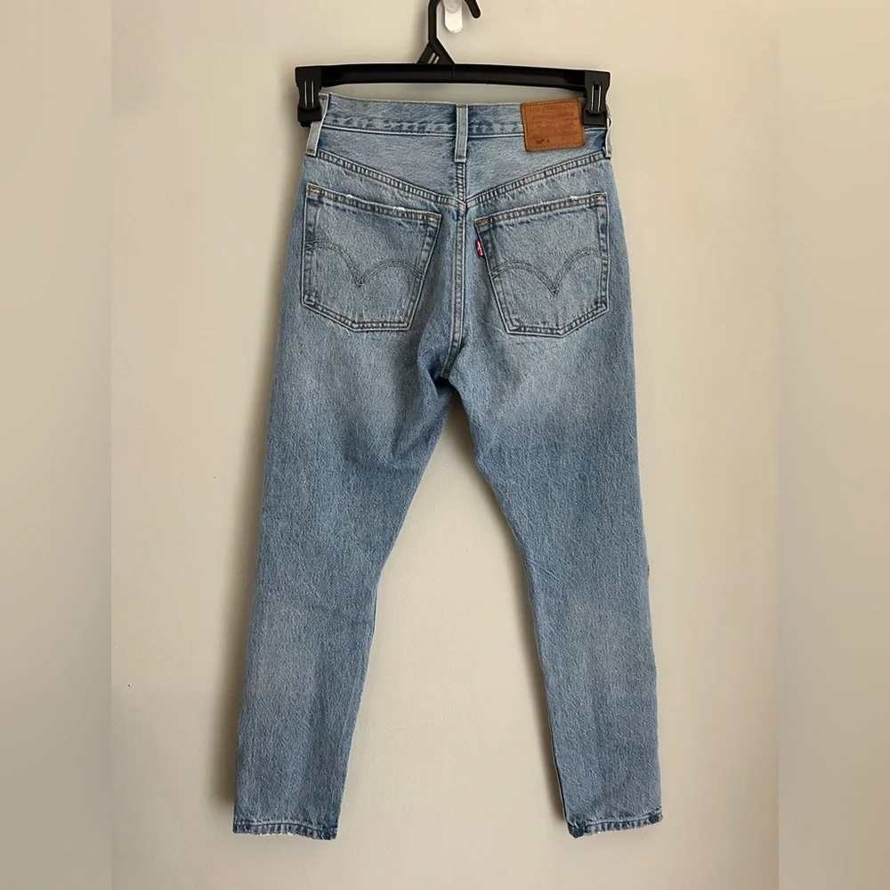 Levi’s 501 Skinny Jeans Women’s Size W24 L28 Light Blue Distressed Button Fly